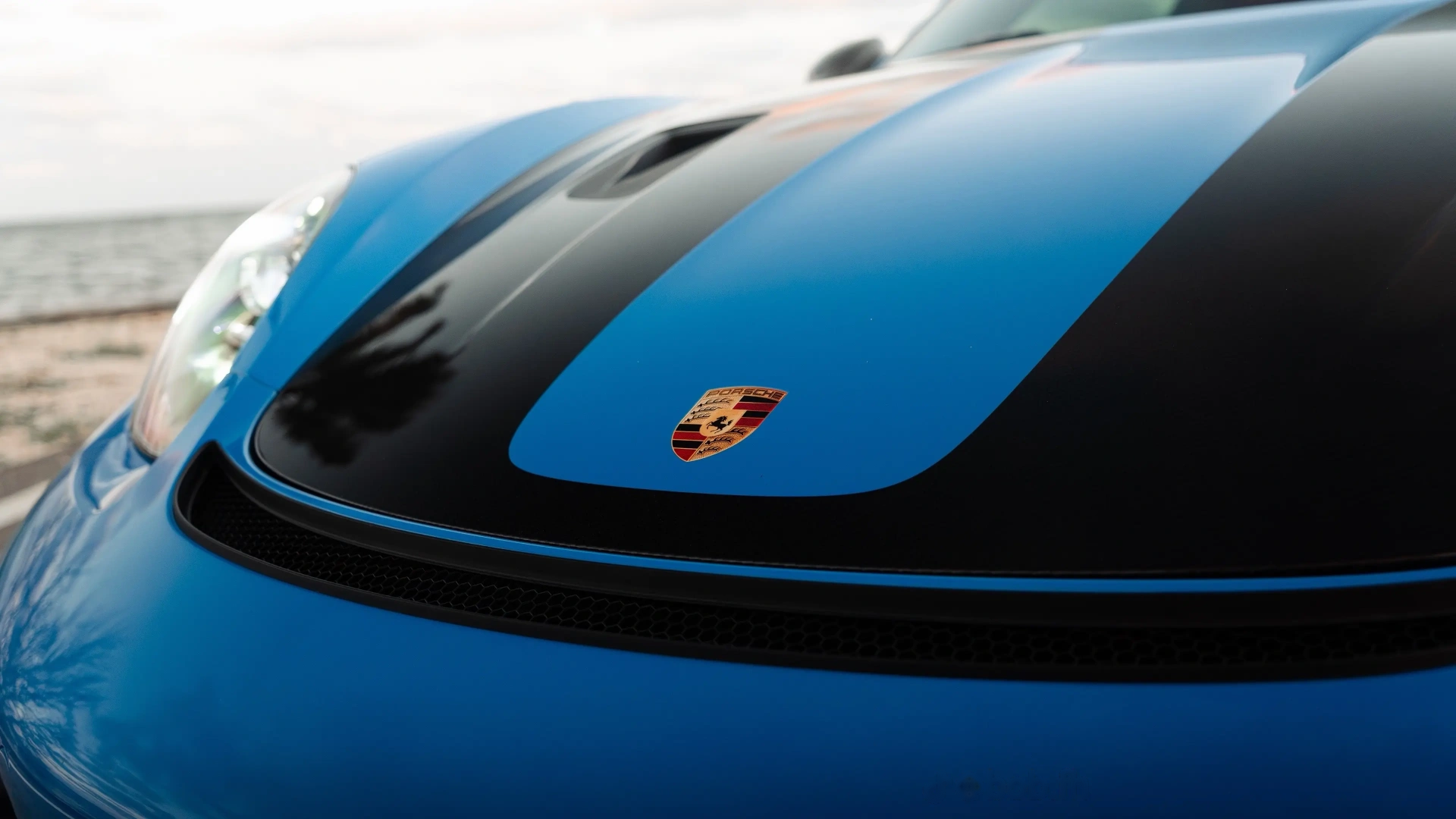 Close-up of the GT4 RS hood, crest and carbon stripe